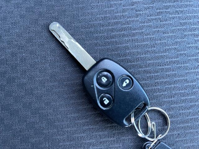 フリード フレックス エアロ 保証付 Tチェーン 社外CD キーレス 片側パワスラ オートエアコン オートライト 電格ミラー ABS WSRS(50枚目)