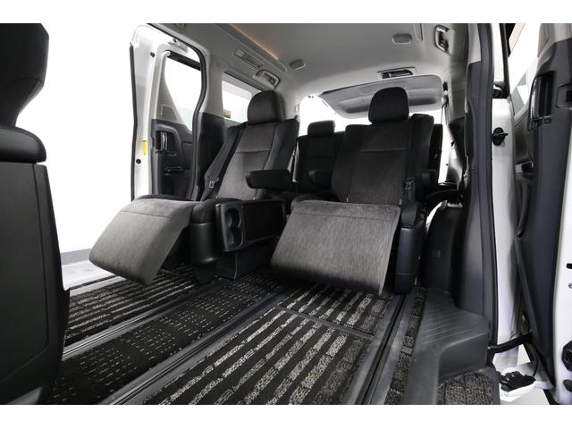 【リラックスキャプテンシート】超ロングスライド／横スライド／オットマン／角度調整式アームレストが装備♪超ロングスライドは感動するくらい足元広々★大切な方を２列目に乗せて快適な移動空間を確保出来ます！！