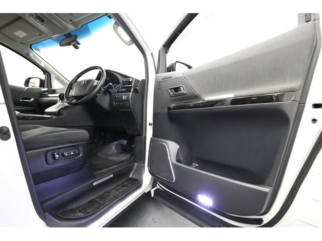 【運転席メモリーシート】運転席シートポジションとドアミラーの角度を３パターン記憶させる事が出来る、高級車ならではの装備♪旦那様と奥様用等それぞれお好みのドライビングポジションを即設定出来ます★