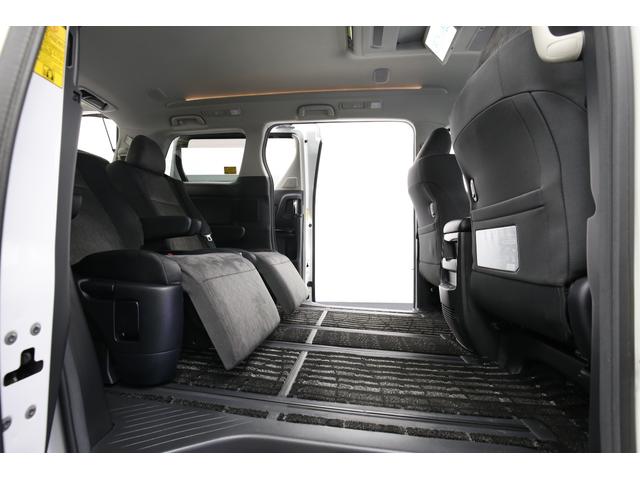 【リラックスキャプテンシート】超ロングスライド／横スライド／オットマン／角度調整式アームレストが装備♪超ロングスライドは感動するくらい足元広々★大切な方を２列目に乗せて快適な移動空間を確保出来ます！！