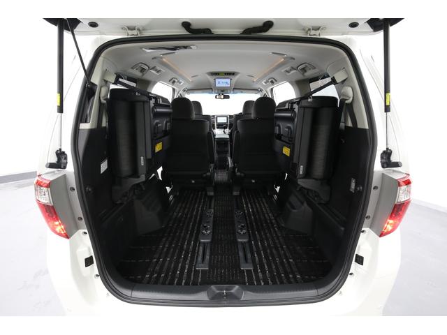 【ラゲッジスペース】普段のお買い物や通勤、送迎等に十分な荷室スペースを確保しております。セカンドシートを前方にスライドし、サードシートを格納すると長くて大きな荷物の積載も可能です♪
