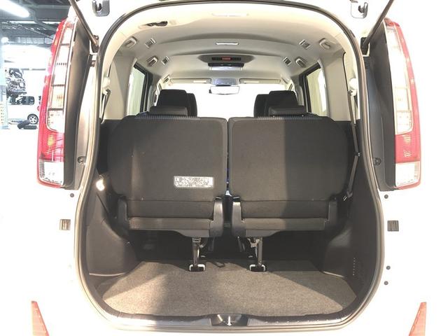 ノア Ｓｉ　フルタイム４ＷＤ　ナビ＆ＴＶ　両側オートスライドドア　ミュージックプレイヤー接続可　リアクーラー　ＬＥＤヘッドライト　スマートキー　フルセグ　ＥＳＣ　フルフラット　寒冷地仕様車　３列シート　Ｂカメラ（32枚目）