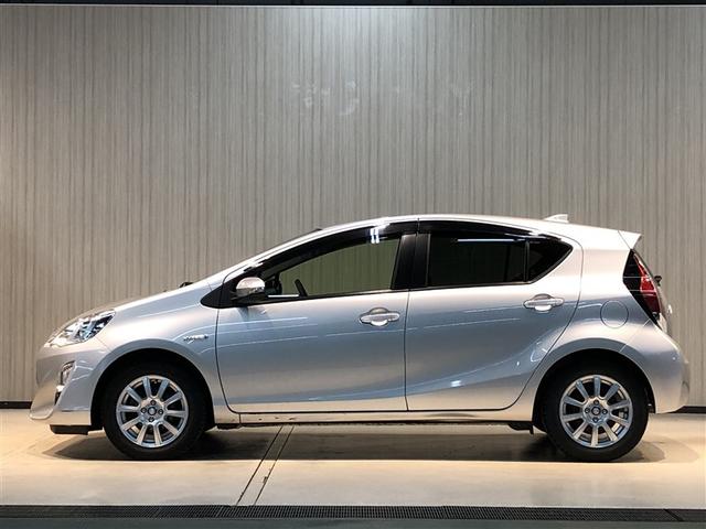 アクア Ｓ　キーレスエントリ　イモビ　オートエアコン　デュアルエアバック　ＥＳＣ　パワーウィンドウ　ＡＵＸ端子　アルミホイール　ＳＲＳ　パワーステアリング　ＡＢＳ　寒冷地仕様車　アイストップ（5枚目）