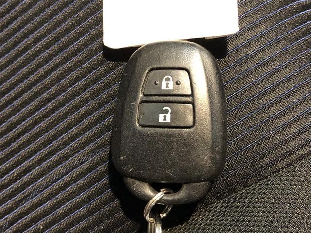 アクア Ｓ　キーレスエントリ　イモビ　オートエアコン　デュアルエアバック　ＥＳＣ　パワーウィンドウ　ＡＵＸ端子　アルミホイール　ＳＲＳ　パワーステアリング　ＡＢＳ　寒冷地仕様車　アイストップ（16枚目）