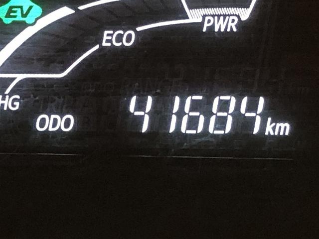 アクア Ｓ　キーレスエントリ　イモビ　オートエアコン　デュアルエアバック　ＥＳＣ　パワーウィンドウ　ＡＵＸ端子　アルミホイール　ＳＲＳ　パワーステアリング　ＡＢＳ　寒冷地仕様車　アイストップ（32枚目）