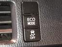 ECOモードは、エンジンとCVTの作動を自動制御して、急加速を抑えることで燃費の向上をサポートするシステムです。