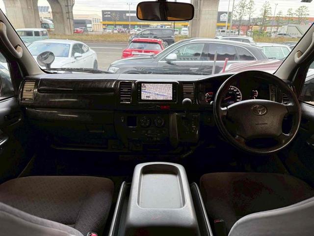ハイエースバン 　ナビ　両側スライドドア　ＡＴ　ミュージックプレイヤー接続可　エアコン　パワーウィンドウ　運転席エアバッグ（2枚目）