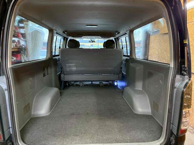 ハイエースバン 　ナビ　両側スライドドア　ＡＴ　ミュージックプレイヤー接続可　エアコン　パワーウィンドウ　運転席エアバッグ（19枚目）