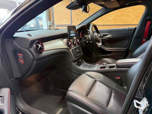ＣＬＡクラス シューティングブレーク 　４ＷＤ　ドライブレコーダー　ナビ　クリアランスソナー　アルミホイール　オートライト　サンルーフ　パワーシート　スマートキー　アイドリングストップ　電動格納ミラー　シートヒーター　ＡＴ　盗難防止システム（8枚目）