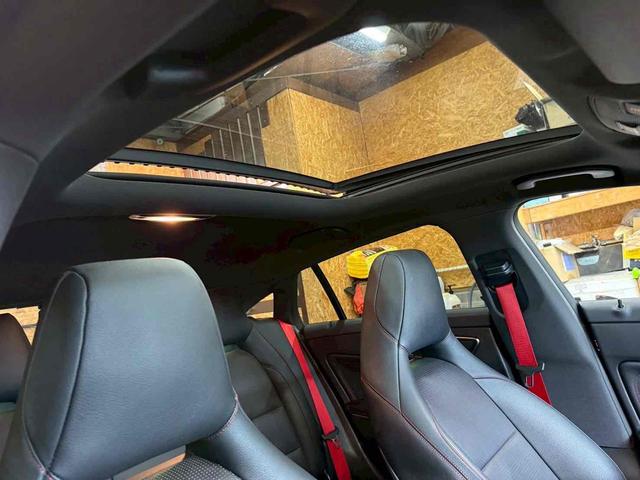 ＣＬＡクラス シューティングブレーク 　４ＷＤ　ドライブレコーダー　ナビ　クリアランスソナー　アルミホイール　オートライト　サンルーフ　パワーシート　スマートキー　アイドリングストップ　電動格納ミラー　シートヒーター　ＡＴ　盗難防止システム（10枚目）