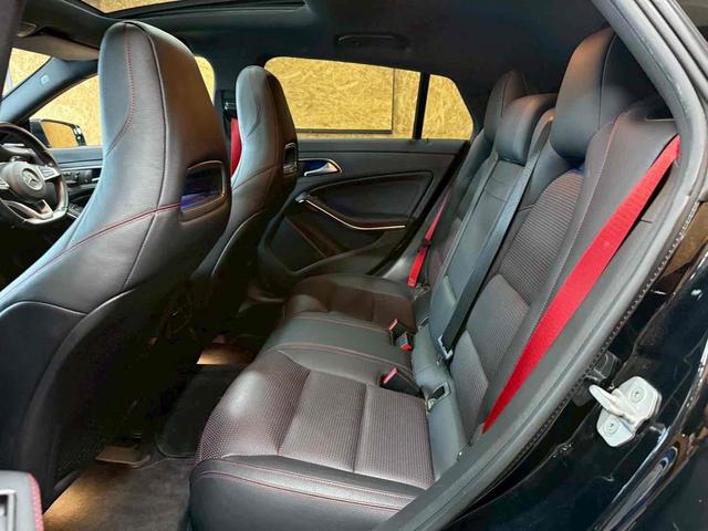 ＣＬＡクラス シューティングブレーク 　４ＷＤ　ドライブレコーダー　ナビ　クリアランスソナー　アルミホイール　オートライト　サンルーフ　パワーシート　スマートキー　アイドリングストップ　電動格納ミラー　シートヒーター　ＡＴ　盗難防止システム（11枚目）