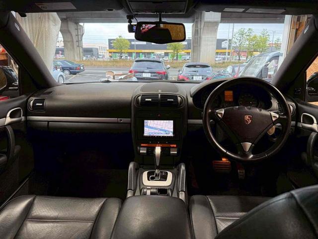カイエン ベースグレード　４ＷＤ　ドライブレコーダー　ナビ　ＴＶ　アルミホイール　ＡＴ　盗難防止システム　ＡＢＳ　エアコン　パワーステアリング　パワーウィンドウ（2枚目）
