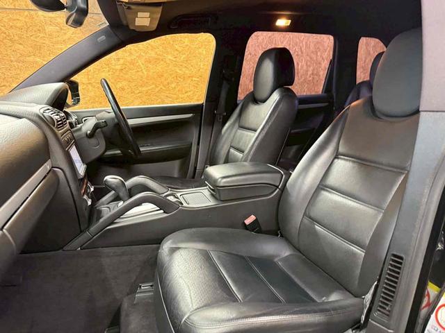 カイエン ベースグレード　４ＷＤ　ドライブレコーダー　ナビ　ＴＶ　アルミホイール　ＡＴ　盗難防止システム　ＡＢＳ　エアコン　パワーステアリング　パワーウィンドウ（7枚目）