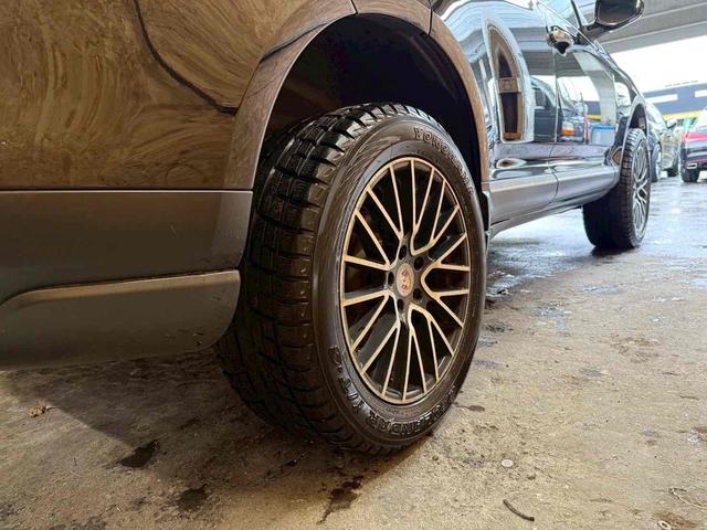 カイエン ベースグレード　４ＷＤ　ドライブレコーダー　ナビ　ＴＶ　アルミホイール　ＡＴ　盗難防止システム　ＡＢＳ　エアコン　パワーステアリング　パワーウィンドウ（33枚目）