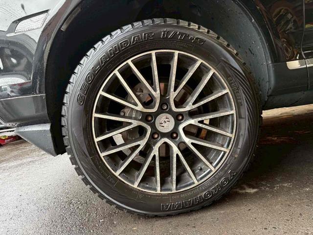 カイエン ベースグレード　４ＷＤ　ドライブレコーダー　ナビ　ＴＶ　アルミホイール　ＡＴ　盗難防止システム　ＡＢＳ　エアコン　パワーステアリング　パワーウィンドウ（41枚目）