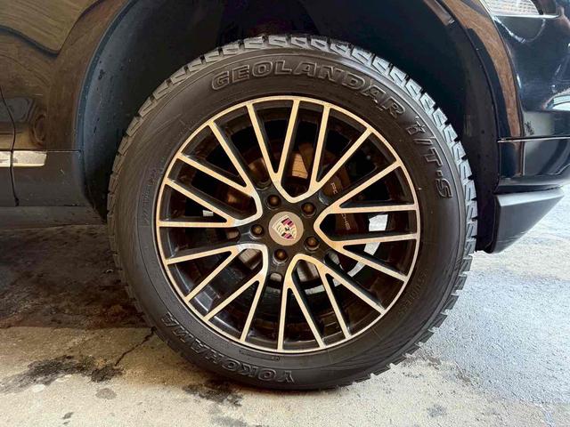 カイエン ベースグレード　４ＷＤ　ドライブレコーダー　ナビ　ＴＶ　アルミホイール　ＡＴ　盗難防止システム　ＡＢＳ　エアコン　パワーステアリング　パワーウィンドウ（62枚目）