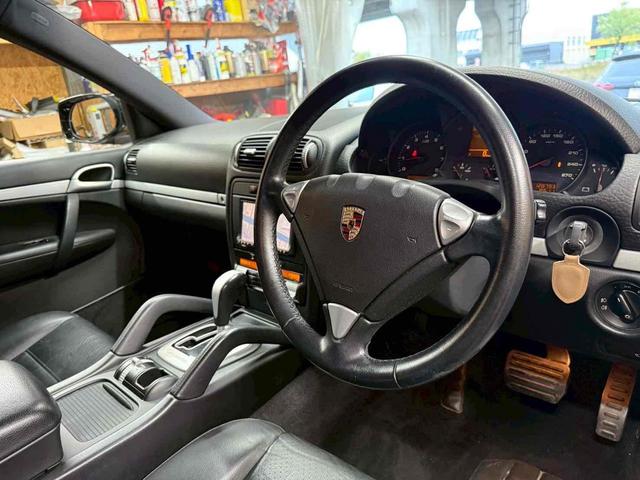 カイエン ベースグレード　４ＷＤ　ドライブレコーダー　ナビ　ＴＶ　アルミホイール　ＡＴ　盗難防止システム　ＡＢＳ　エアコン　パワーステアリング　パワーウィンドウ（64枚目）
