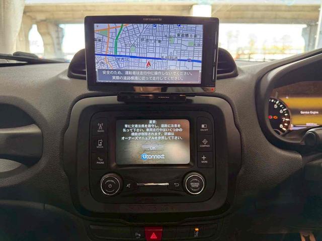 ジープ・レネゲード トレイルホーク　４ＷＤ　ドライブレコーダー　バックカメラ　オートクルーズコントロール　ナビ　オートライト　ＨＩＤ　アルミホイール　スマートキー　ＡＴ　盗難防止システム　ＡＢＳ　エアコン　パワーステアリング（5枚目）