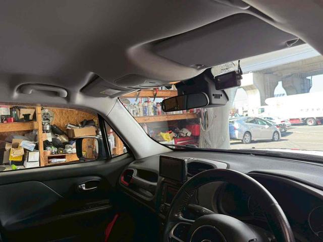 ジープ・レネゲード トレイルホーク　４ＷＤ　ドライブレコーダー　バックカメラ　オートクルーズコントロール　ナビ　オートライト　ＨＩＤ　アルミホイール　スマートキー　ＡＴ　盗難防止システム　ＡＢＳ　エアコン　パワーステアリング（33枚目）