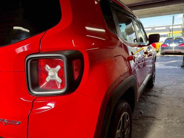 ジープ・レネゲード トレイルホーク　４ＷＤ　ドライブレコーダー　バックカメラ　オートクルーズコントロール　ナビ　オートライト　ＨＩＤ　アルミホイール　スマートキー　ＡＴ　盗難防止システム　ＡＢＳ　エアコン　パワーステアリング（41枚目）