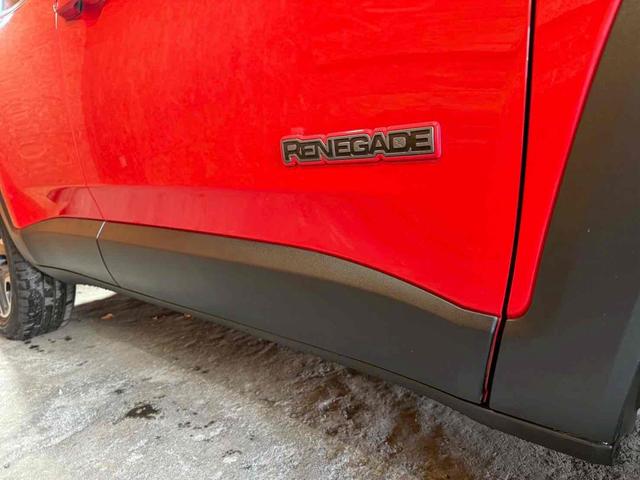 ジープ・レネゲード トレイルホーク　４ＷＤ　ドライブレコーダー　バックカメラ　オートクルーズコントロール　ナビ　オートライト　ＨＩＤ　アルミホイール　スマートキー　ＡＴ　盗難防止システム　ＡＢＳ　エアコン　パワーステアリング（47枚目）