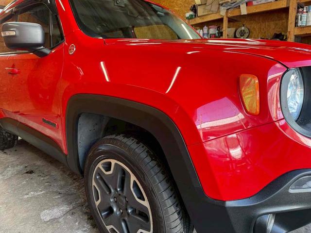 ジープ・レネゲード トレイルホーク　４ＷＤ　ドライブレコーダー　バックカメラ　オートクルーズコントロール　ナビ　オートライト　ＨＩＤ　アルミホイール　スマートキー　ＡＴ　盗難防止システム　ＡＢＳ　エアコン　パワーステアリング（51枚目）