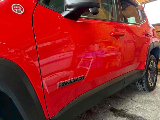 ジープ・レネゲード トレイルホーク　４ＷＤ　ドライブレコーダー　バックカメラ　オートクルーズコントロール　ナビ　オートライト　ＨＩＤ　アルミホイール　スマートキー　ＡＴ　盗難防止システム　ＡＢＳ　エアコン　パワーステアリング（61枚目）