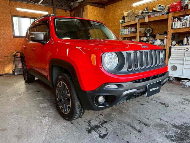 ジープ・レネゲード トレイルホーク　４ＷＤ　ドライブレコーダー　バックカメラ　オートクルーズコントロール　ナビ　オートライト　ＨＩＤ　アルミホイール　スマートキー　ＡＴ　盗難防止システム　ＡＢＳ　エアコン　パワーステアリング（67枚目）