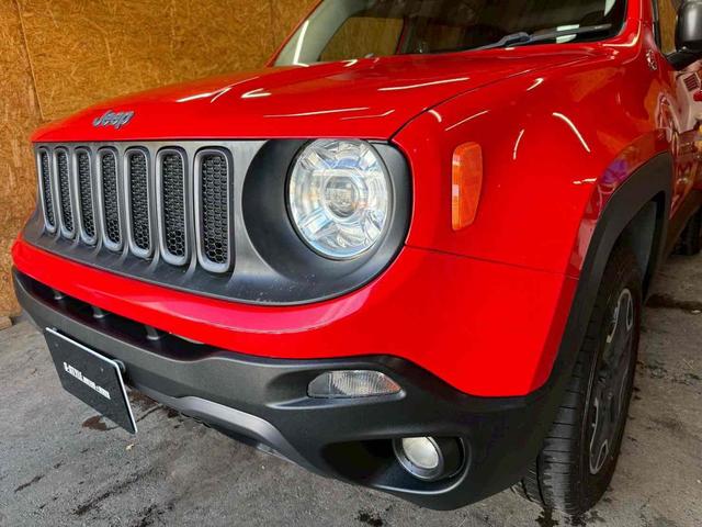 ジープ・レネゲード トレイルホーク　４ＷＤ　ドライブレコーダー　バックカメラ　オートクルーズコントロール　ナビ　オートライト　ＨＩＤ　アルミホイール　スマートキー　ＡＴ　盗難防止システム　ＡＢＳ　エアコン　パワーステアリング（69枚目）