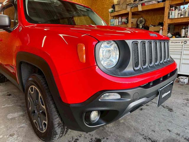 ジープ・レネゲード トレイルホーク　４ＷＤ　ドライブレコーダー　バックカメラ　オートクルーズコントロール　ナビ　オートライト　ＨＩＤ　アルミホイール　スマートキー　ＡＴ　盗難防止システム　ＡＢＳ　エアコン　パワーステアリング（74枚目）