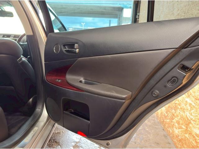 GS GS350 4WD クリアランスソナー オートクルーズコントロール ナビ アルミホイール HID AT シートエアコン スマートキー 電動格納ミラー 盗難防止システム パワーシート CD MD 衝突安全ボディ(31枚目)