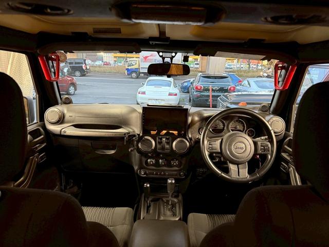 ジープ・ラングラー スポーツ 4WD ETC オートクルーズコントロール サンルーフ アルミホイール AT 盗難防止システム Bluetooth ABS エアコン パワーウィンドウ 運転席エアバッグ 助手席エアバッグ(2枚目)