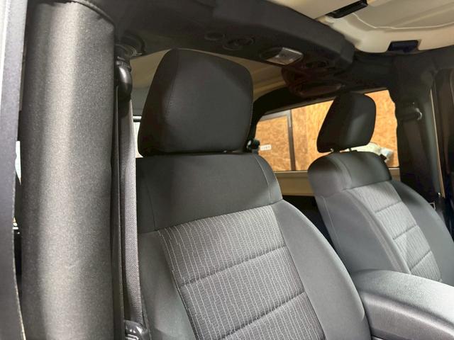 ジープ・ラングラー スポーツ 4WD ETC オートクルーズコントロール サンルーフ アルミホイール AT 盗難防止システム Bluetooth ABS エアコン パワーウィンドウ 運転席エアバッグ 助手席エアバッグ(7枚目)