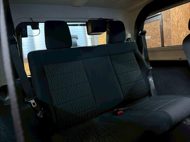 ジープ・ラングラー スポーツ 4WD ETC オートクルーズコントロール サンルーフ アルミホイール AT 盗難防止システム Bluetooth ABS エアコン パワーウィンドウ 運転席エアバッグ 助手席エアバッグ(9枚目)