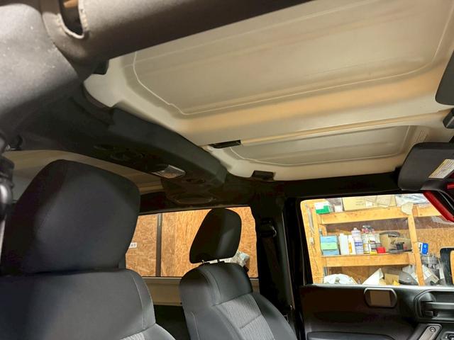 ジープ・ラングラー スポーツ 4WD ETC オートクルーズコントロール サンルーフ アルミホイール AT 盗難防止システム Bluetooth ABS エアコン パワーウィンドウ 運転席エアバッグ 助手席エアバッグ(10枚目)