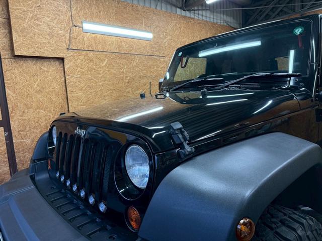 ジープ・ラングラー スポーツ 4WD ETC オートクルーズコントロール サンルーフ アルミホイール AT 盗難防止システム Bluetooth ABS エアコン パワーウィンドウ 運転席エアバッグ 助手席エアバッグ(18枚目)