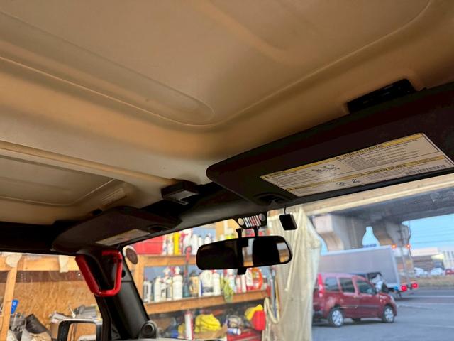 ジープ・ラングラー スポーツ 4WD ETC オートクルーズコントロール サンルーフ アルミホイール AT 盗難防止システム Bluetooth ABS エアコン パワーウィンドウ 運転席エアバッグ 助手席エアバッグ(23枚目)