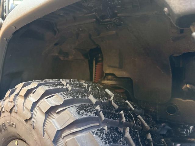 ジープ・ラングラー スポーツ 4WD ETC オートクルーズコントロール サンルーフ アルミホイール AT 盗難防止システム Bluetooth ABS エアコン パワーウィンドウ 運転席エアバッグ 助手席エアバッグ(24枚目)