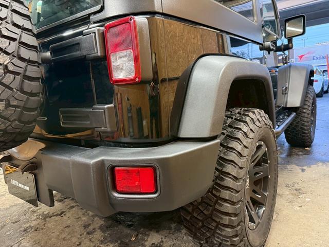 ジープ・ラングラー スポーツ 4WD ETC オートクルーズコントロール サンルーフ アルミホイール AT 盗難防止システム Bluetooth ABS エアコン パワーウィンドウ 運転席エアバッグ 助手席エアバッグ(28枚目)