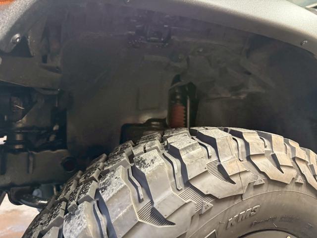 ジープ・ラングラー スポーツ 4WD ETC オートクルーズコントロール サンルーフ アルミホイール AT 盗難防止システム Bluetooth ABS エアコン パワーウィンドウ 運転席エアバッグ 助手席エアバッグ(29枚目)