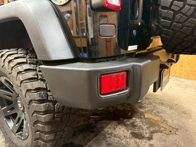 ジープ・ラングラー スポーツ 4WD ETC オートクルーズコントロール サンルーフ アルミホイール AT 盗難防止システム Bluetooth ABS エアコン パワーウィンドウ 運転席エアバッグ 助手席エアバッグ(31枚目)