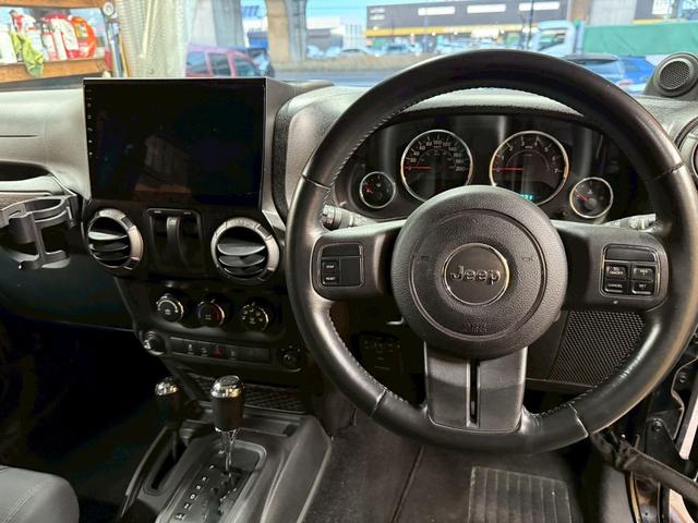 ジープ・ラングラー スポーツ 4WD ETC オートクルーズコントロール サンルーフ アルミホイール AT 盗難防止システム Bluetooth ABS エアコン パワーウィンドウ 運転席エアバッグ 助手席エアバッグ(38枚目)