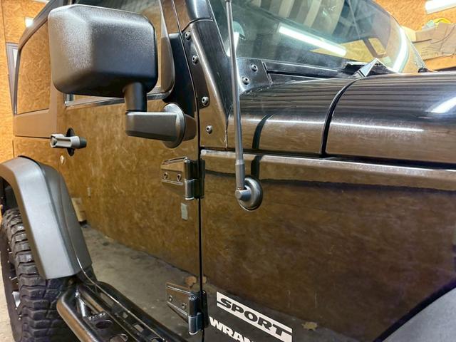 ジープ・ラングラー スポーツ 4WD ETC オートクルーズコントロール サンルーフ アルミホイール AT 盗難防止システム Bluetooth ABS エアコン パワーウィンドウ 運転席エアバッグ 助手席エアバッグ(46枚目)