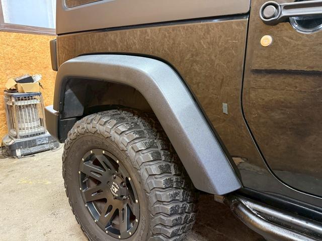 ジープ・ラングラー スポーツ 4WD ETC オートクルーズコントロール サンルーフ アルミホイール AT 盗難防止システム Bluetooth ABS エアコン パワーウィンドウ 運転席エアバッグ 助手席エアバッグ(49枚目)