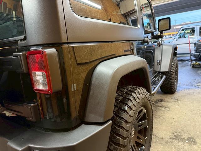 ジープ・ラングラー スポーツ 4WD ETC オートクルーズコントロール サンルーフ アルミホイール AT 盗難防止システム Bluetooth ABS エアコン パワーウィンドウ 運転席エアバッグ 助手席エアバッグ(58枚目)