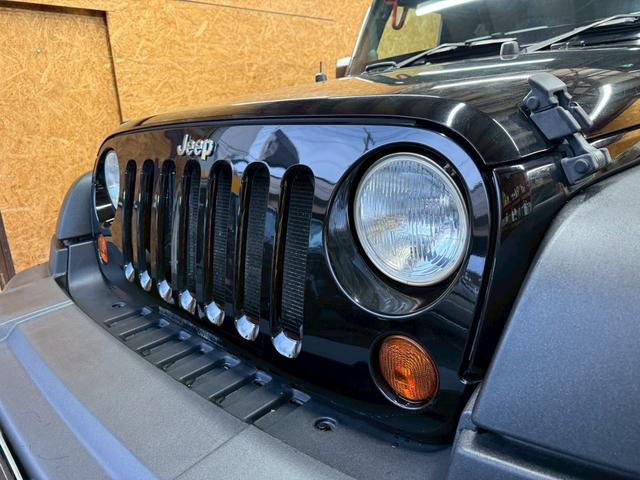 ジープ・ラングラー スポーツ 4WD ETC オートクルーズコントロール サンルーフ アルミホイール AT 盗難防止システム Bluetooth ABS エアコン パワーウィンドウ 運転席エアバッグ 助手席エアバッグ(64枚目)