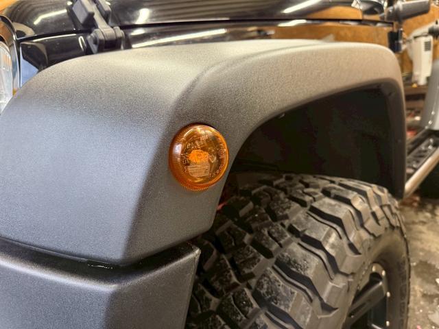 ジープ・ラングラー スポーツ 4WD ETC オートクルーズコントロール サンルーフ アルミホイール AT 盗難防止システム Bluetooth ABS エアコン パワーウィンドウ 運転席エアバッグ 助手席エアバッグ(66枚目)