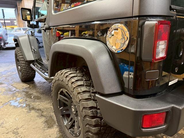 ジープ・ラングラー スポーツ 4WD ETC オートクルーズコントロール サンルーフ アルミホイール AT 盗難防止システム Bluetooth ABS エアコン パワーウィンドウ 運転席エアバッグ 助手席エアバッグ(71枚目)