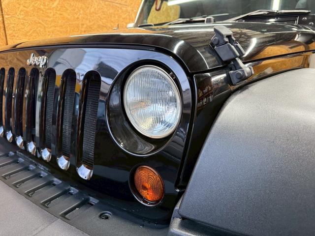 ジープ・ラングラー スポーツ 4WD ETC オートクルーズコントロール サンルーフ アルミホイール AT 盗難防止システム Bluetooth ABS エアコン パワーウィンドウ 運転席エアバッグ 助手席エアバッグ(72枚目)