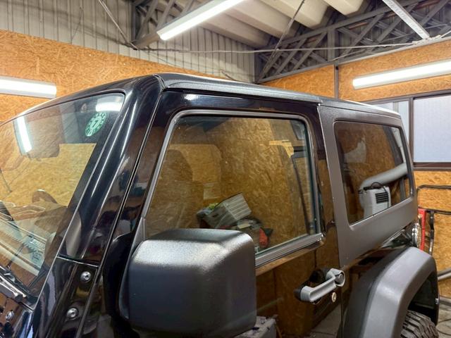 ジープ・ラングラー スポーツ 4WD ETC オートクルーズコントロール サンルーフ アルミホイール AT 盗難防止システム Bluetooth ABS エアコン パワーウィンドウ 運転席エアバッグ 助手席エアバッグ(73枚目)